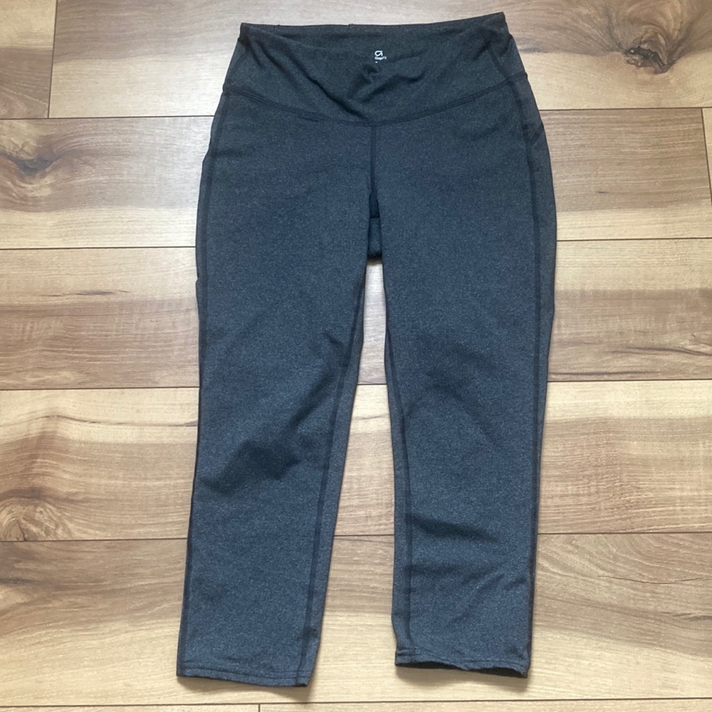 GapFit charcoal gray Capri workout leggings. Size S